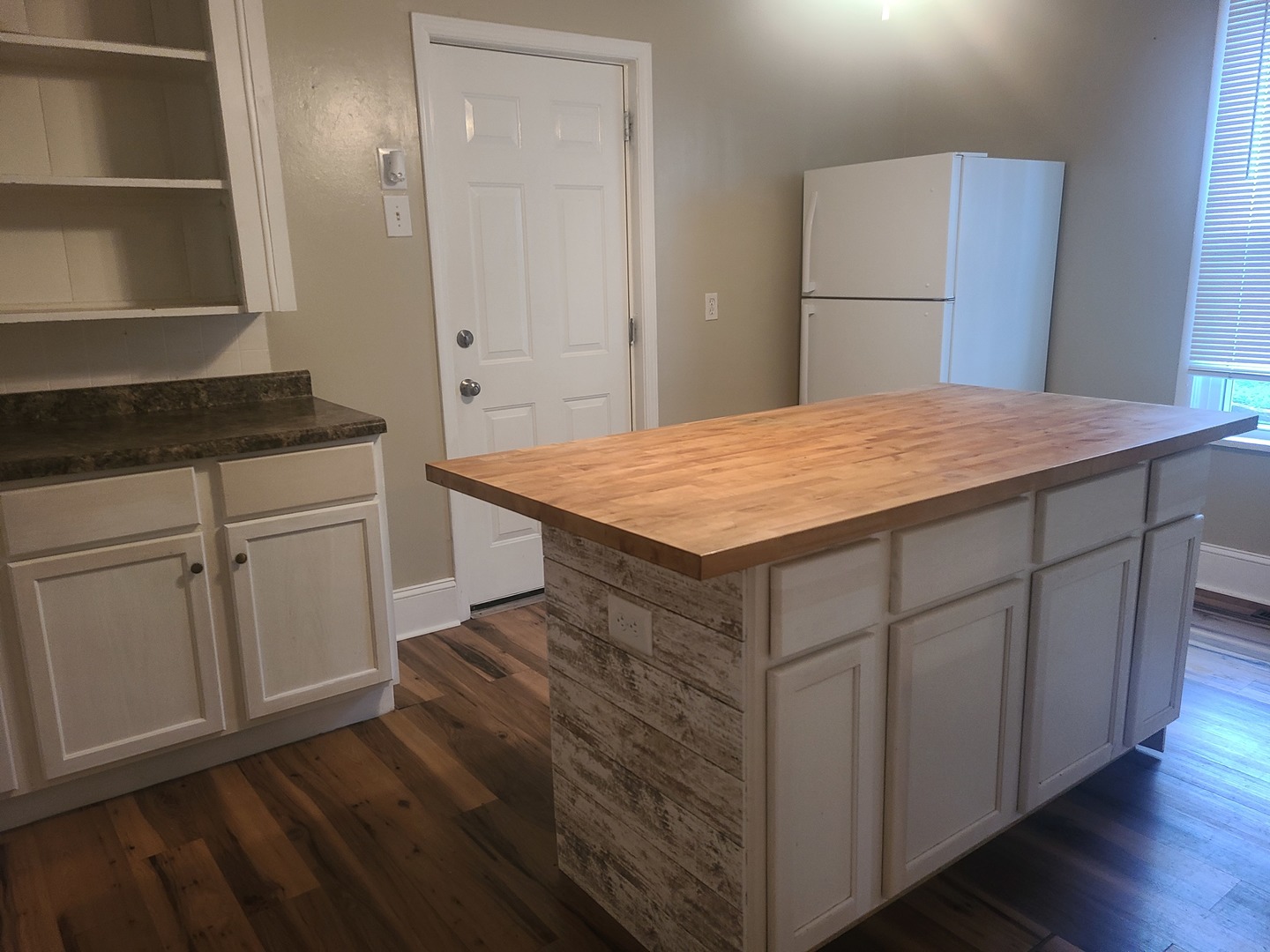 606 South 3rd Street Rochelle, IL 61068 - Photo 4 of 18 a room with cabinets and wooden floor
