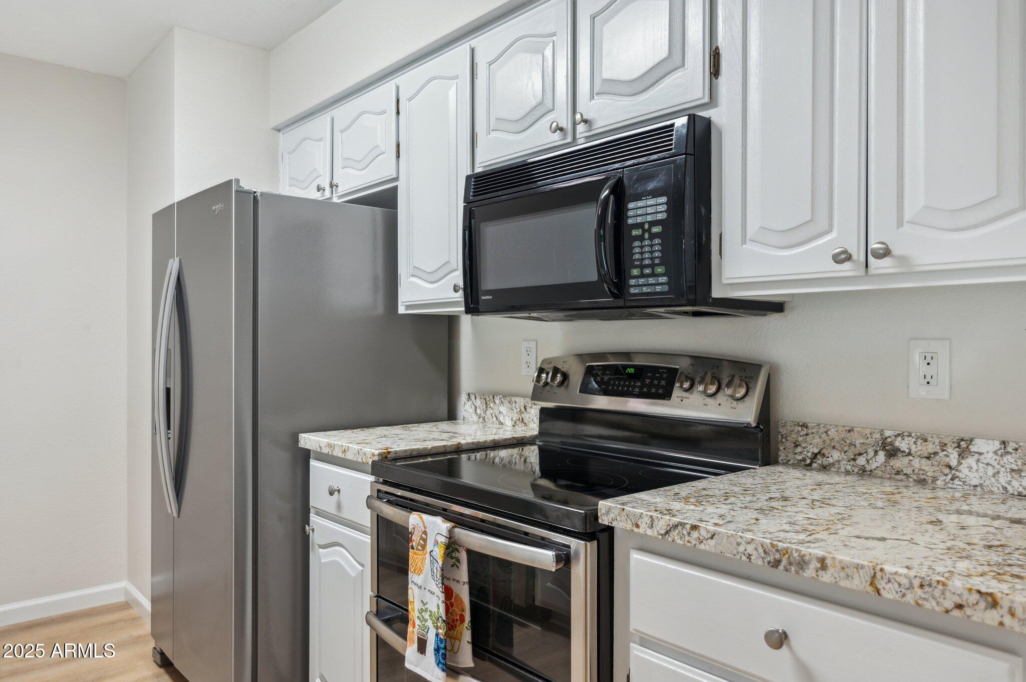1021 South Greenfield Road, Unit 1106 Mesa, AZ 85206 - Photo 6 of 36 Newer stainless steel appliances