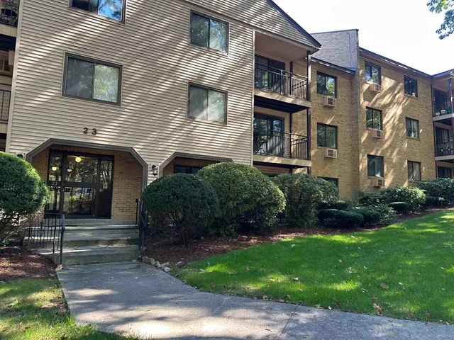 $2,000 | 23 Country Club Drive, Unit 39, Manchester, NH 03102