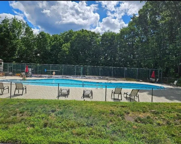 $2,000 | 23 Country Club Drive, Unit 39, Manchester, NH 03102