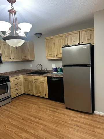 $2,000 | 23 Country Club Drive, Unit 39, Manchester, NH 03102