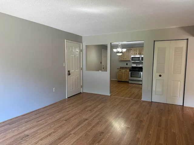 $2,000 | 23 Country Club Drive, Unit 39, Manchester, NH 03102