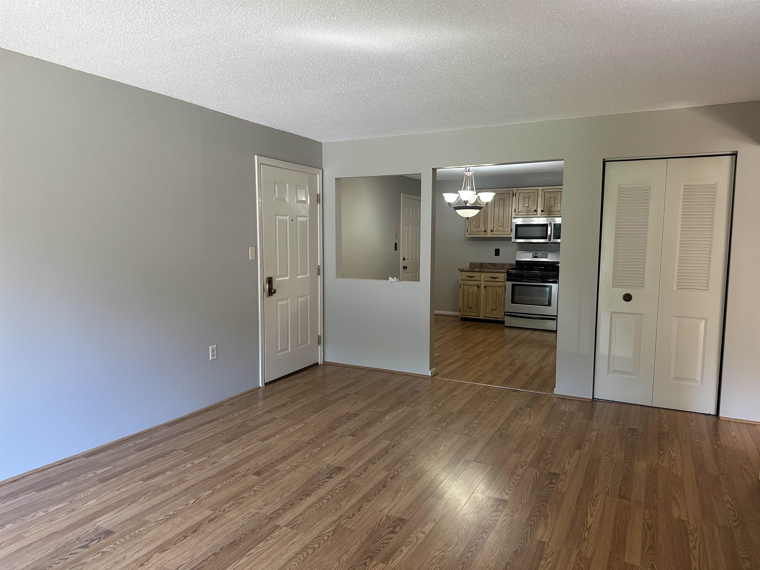 23 Country Club Drive, Unit 39 Manchester, NH 03102 - Photo 6 of 12