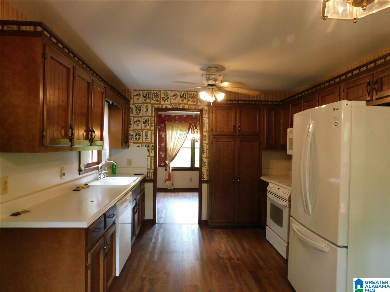 4633 Tecumseh Lane Pelham, AL 35124 - Photo 4 of 37