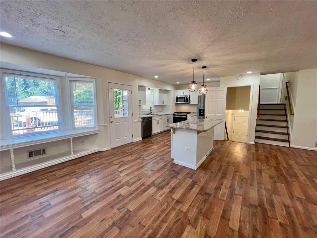 4005 Shallowford Road Marietta, GA 30062 - Photo 4 of 21
