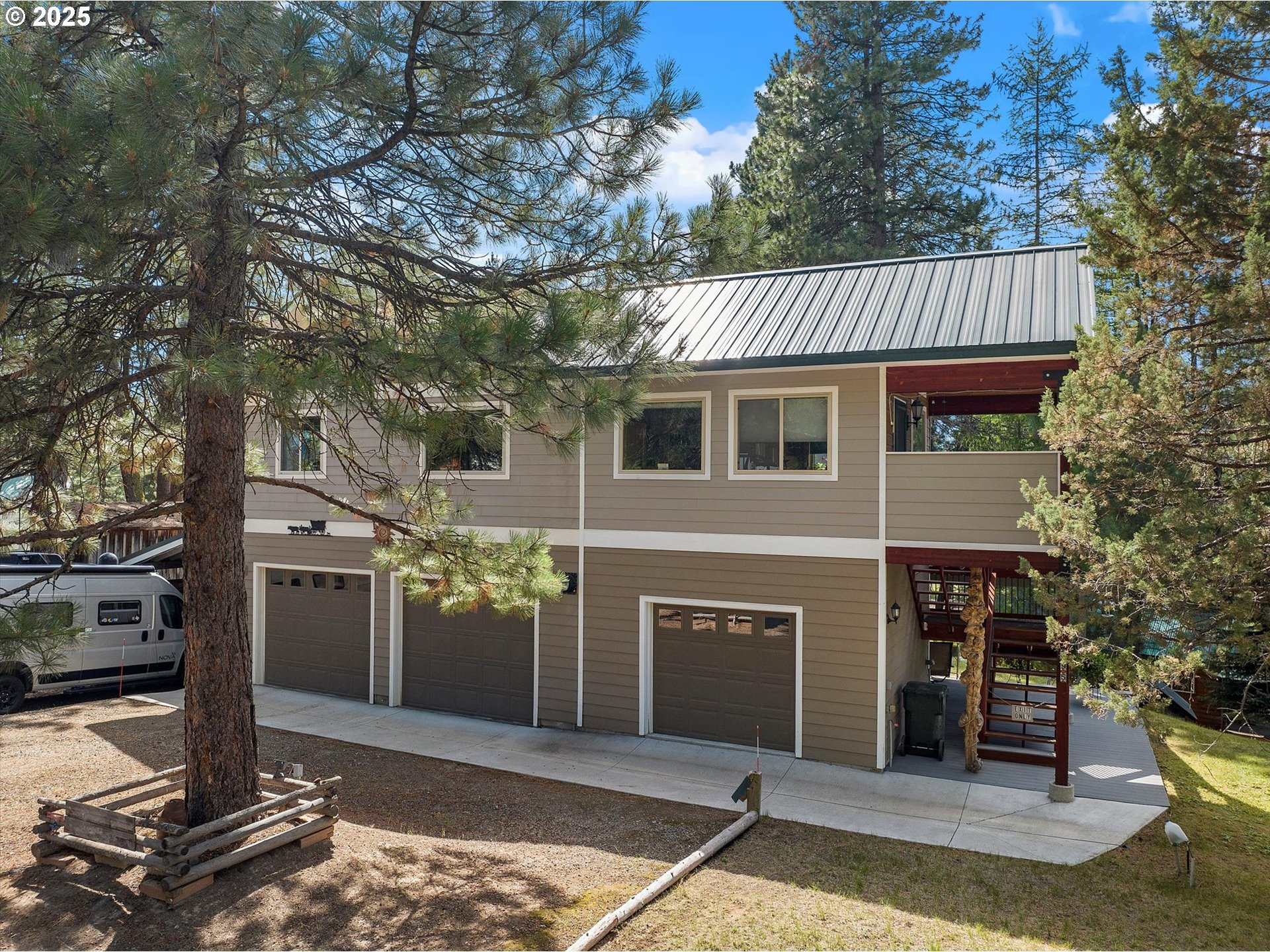 395 Bonanza Street Sumpter, OR 97877 - Photo 2 of 39 a front view of a house with a patio