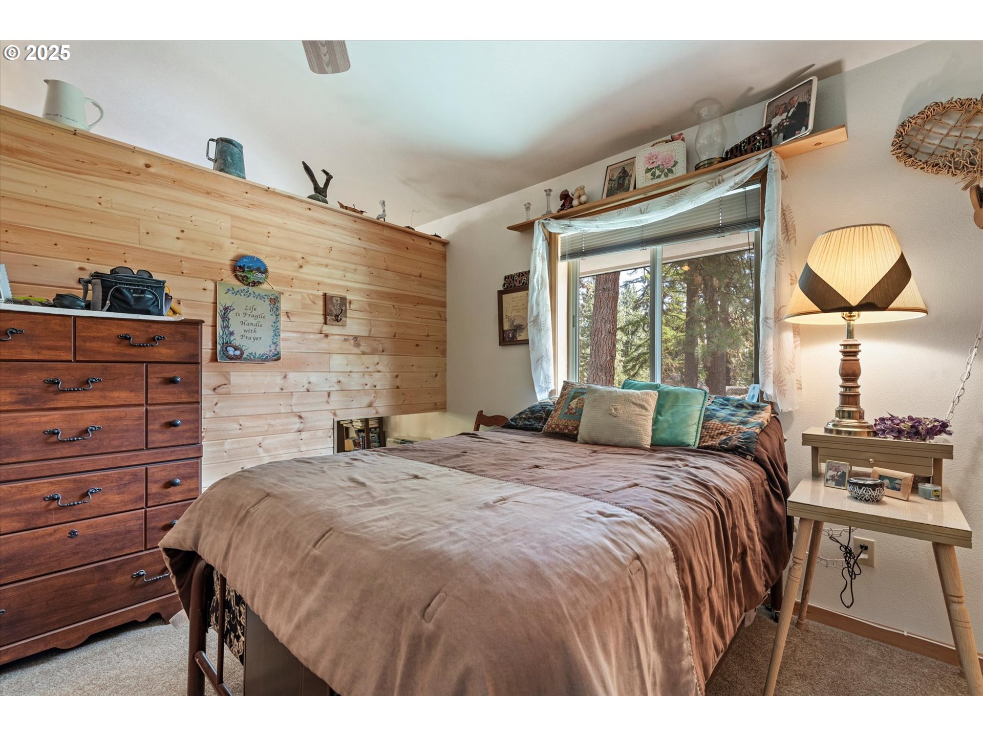 395 Bonanza Street Sumpter, OR 97877 - Photo 28 of 39 a bedroom with a bed and a dresser