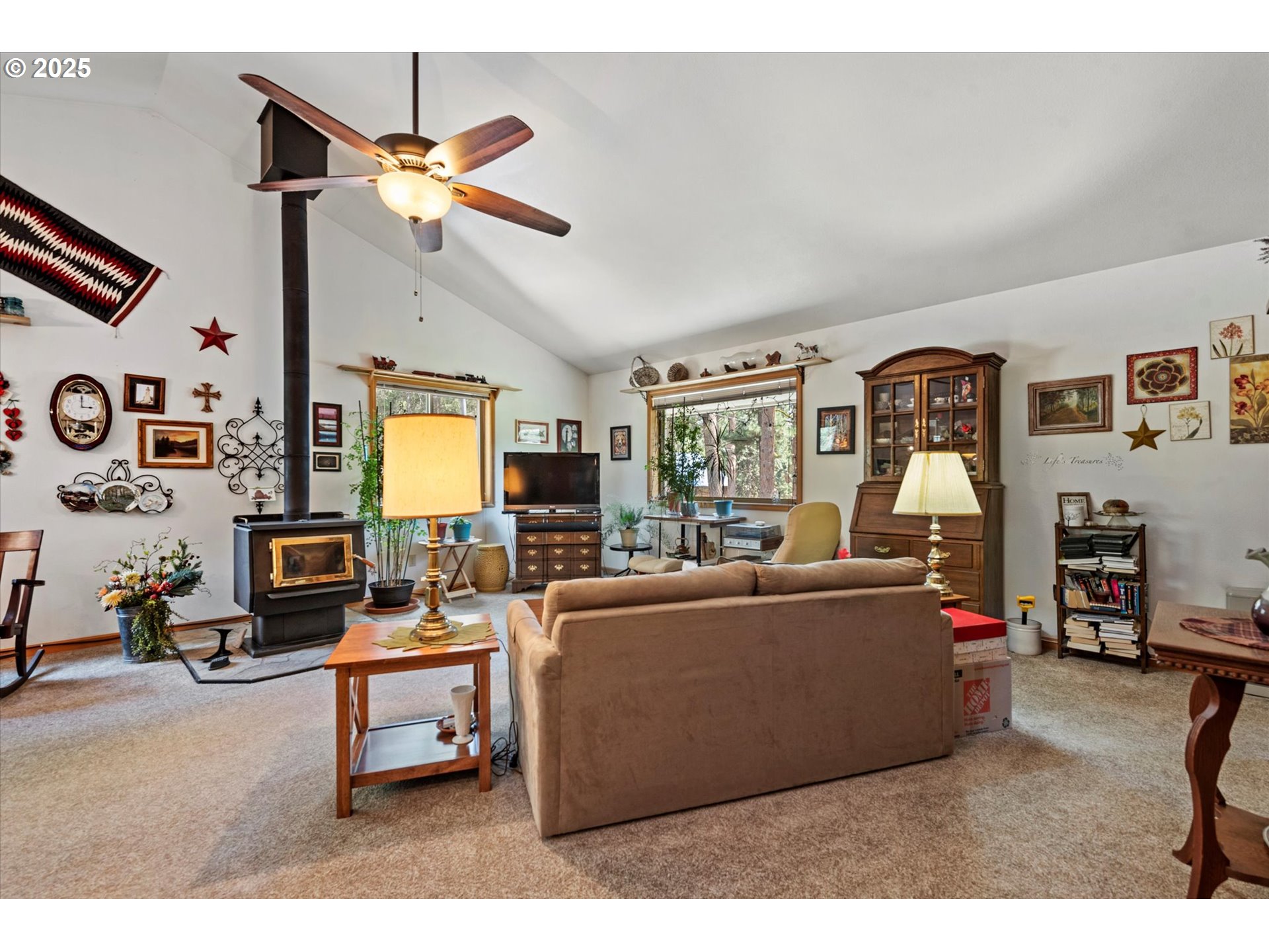 395 Bonanza Street Sumpter, OR 97877 - Photo 30 of 39 a living room with furniture and a flat screen tv