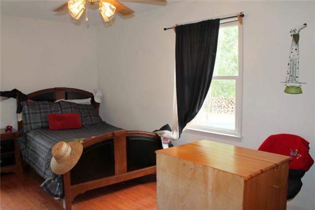 466 Howell Hill Road Kelso, TN 37348 - Photo 11 of 20 Spacious 3rd Bedroom w/hardwood flooring
