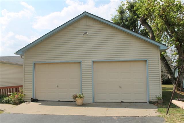 466 Howell Hill Road Kelso, TN 37348 - Photo 16 of 20 Huge 2-car Garage connected to house by breezeway for convenience