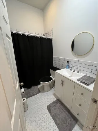 $1,800 | 2 West Park Row, Unit 6, Kirkland, NY 13323