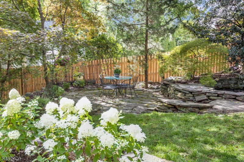 121 Christopher Street Montclair, NJ 07042 - Photo 44 of 47 Gallery Image 44