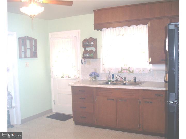 1326 Wingate Avenue Reading, PA 19607 - Photo 12 of 25 Kitchen