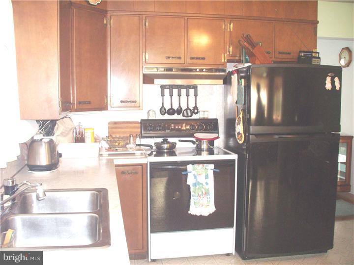 1326 Wingate Avenue Reading, PA 19607 - Photo 13 of 25 Kitchen