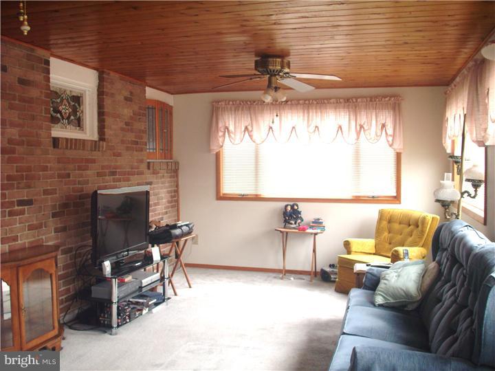 1326 Wingate Avenue Reading, PA 19607 - Photo 17 of 25 Family Room