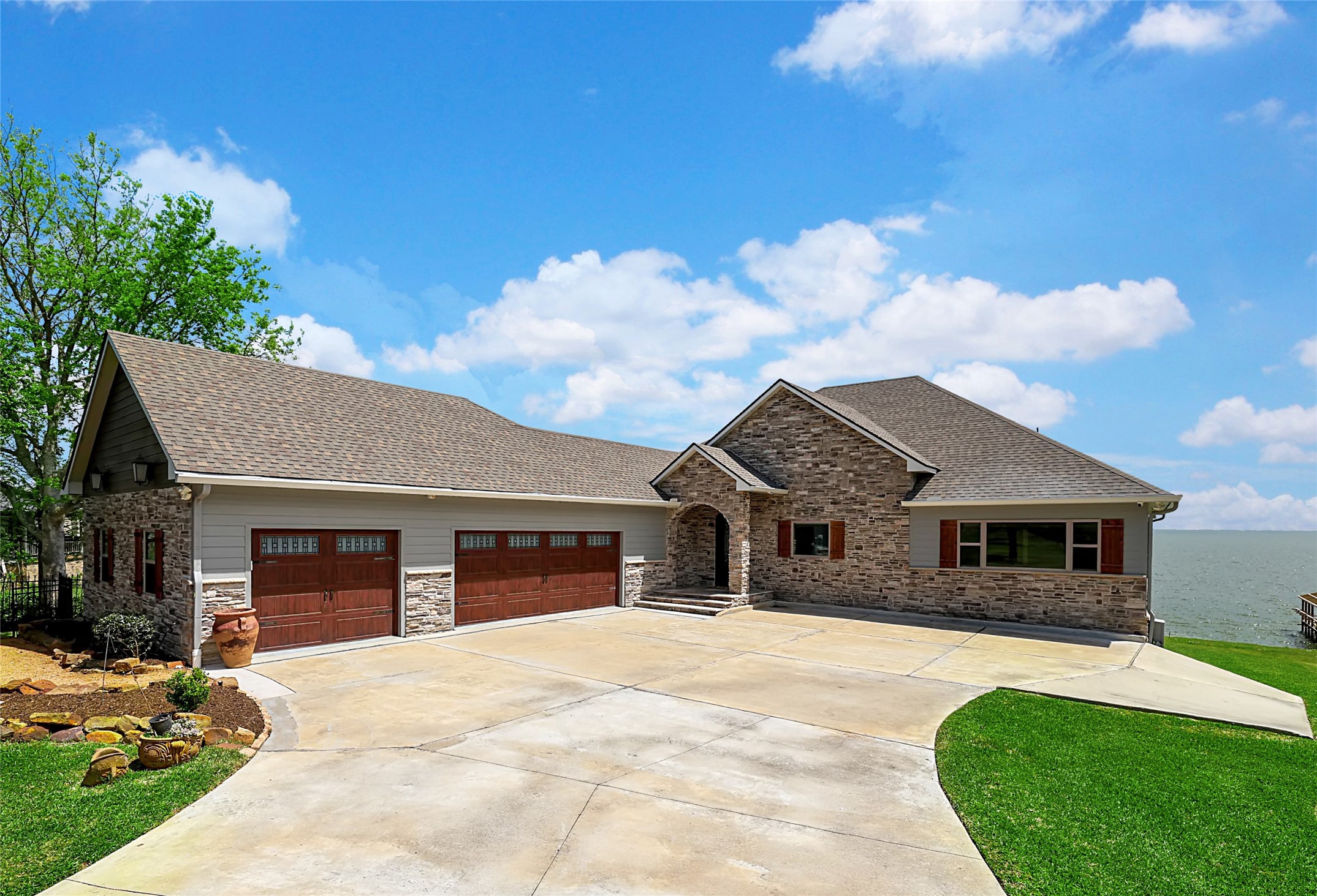 Welcome to 260 Legacy Blvd on beautiful Lake Livingston