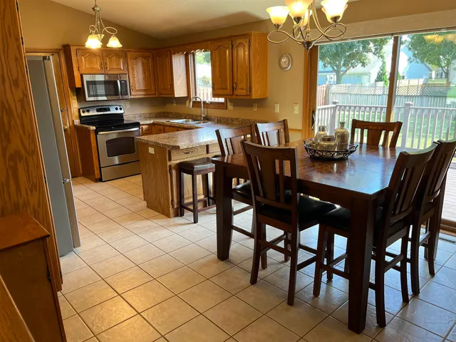 $317,500 | 2550 Pecan Street, Green Bay, WI 54311