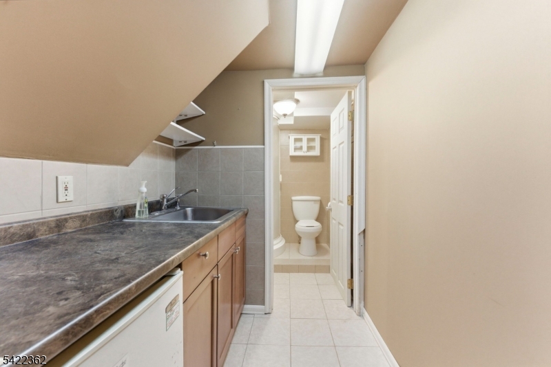 24 Bryant Avenue Bloomfield, NJ 07003 - Photo 30 of 44