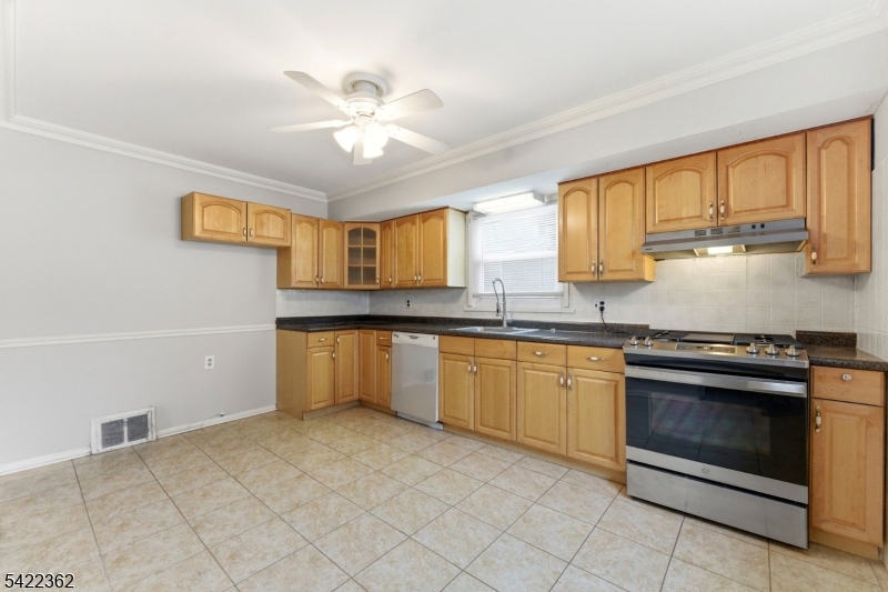 24 Bryant Avenue Bloomfield, NJ 07003 - Photo 8 of 44