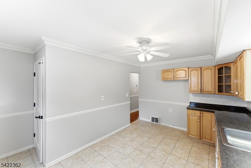 24 Bryant Avenue Bloomfield, NJ 07003 - Photo 10 of 44