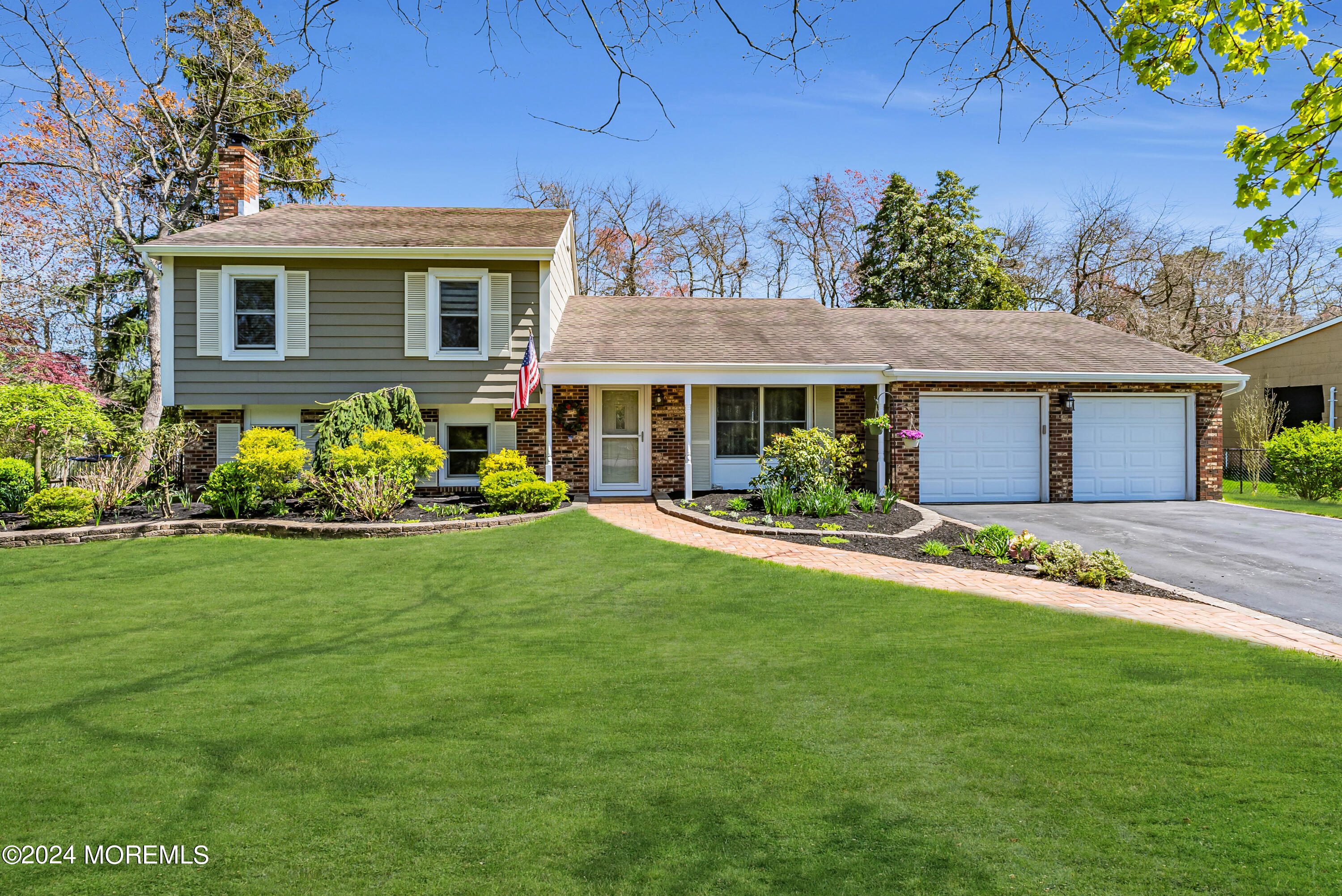 22 Oak Glen Road Toms River, NJ 08753 - Photo 3 of 25 a front view of a house with garden
