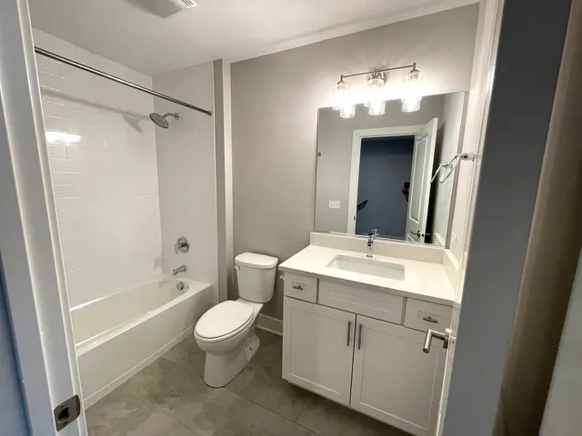 $4,000 | 615 Broadway Street, Libertyville, IL 60048