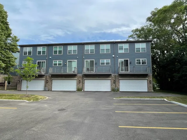 $4,000 | 615 Broadway Street, Libertyville, IL 60048