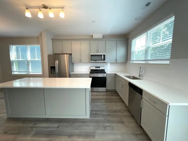 $4,000 | 615 Broadway Street, Libertyville, IL 60048