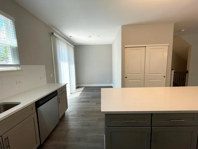 $4,000 | 615 Broadway Street, Libertyville, IL 60048