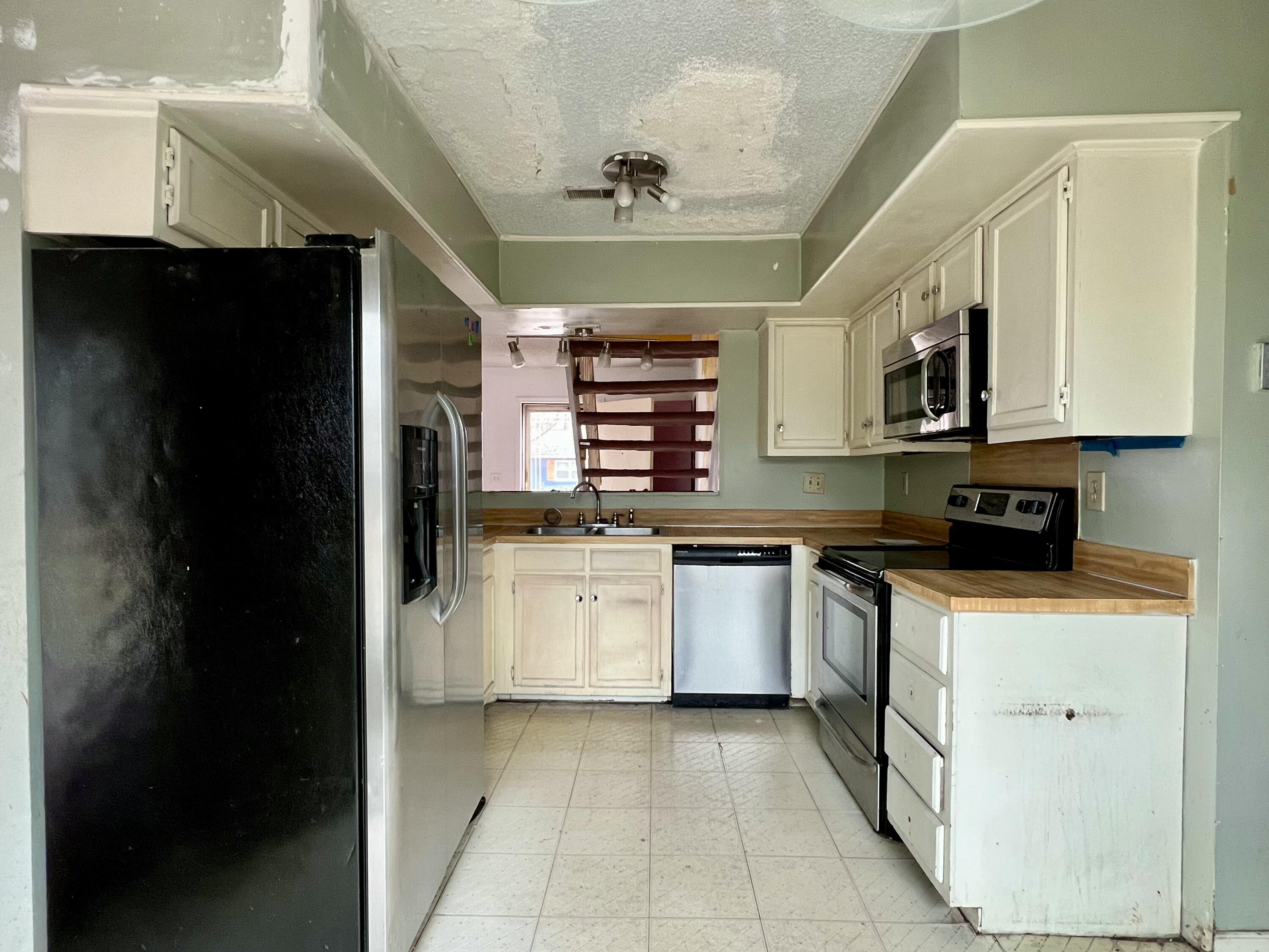 303 Pembrook Street Ladson, SC 29456 - Photo 5 of 16 pembrook pic 4