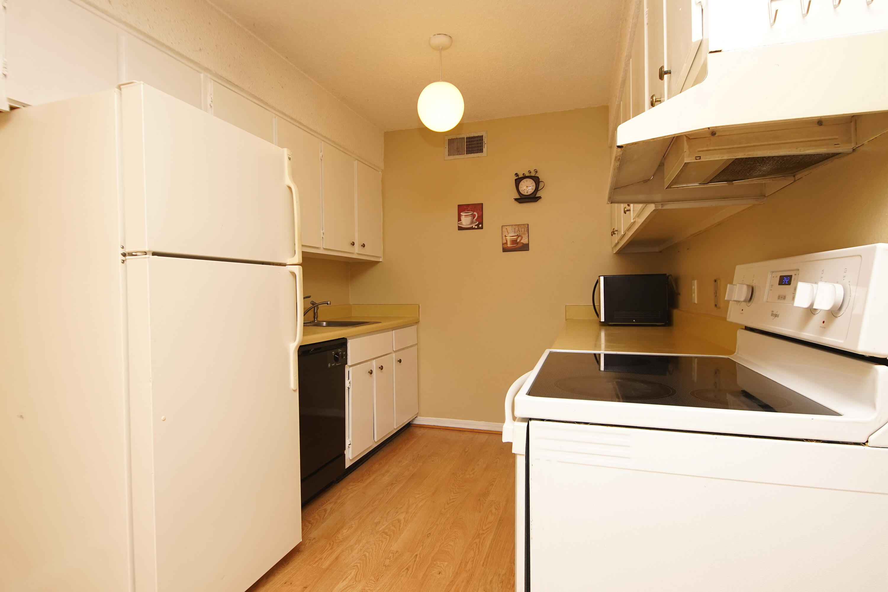 210 Pelham Road, Unit 219C Fort Walton Beach, FL 32547 - Photo 12 of 23 a kitchen with a refrigerator and a stove