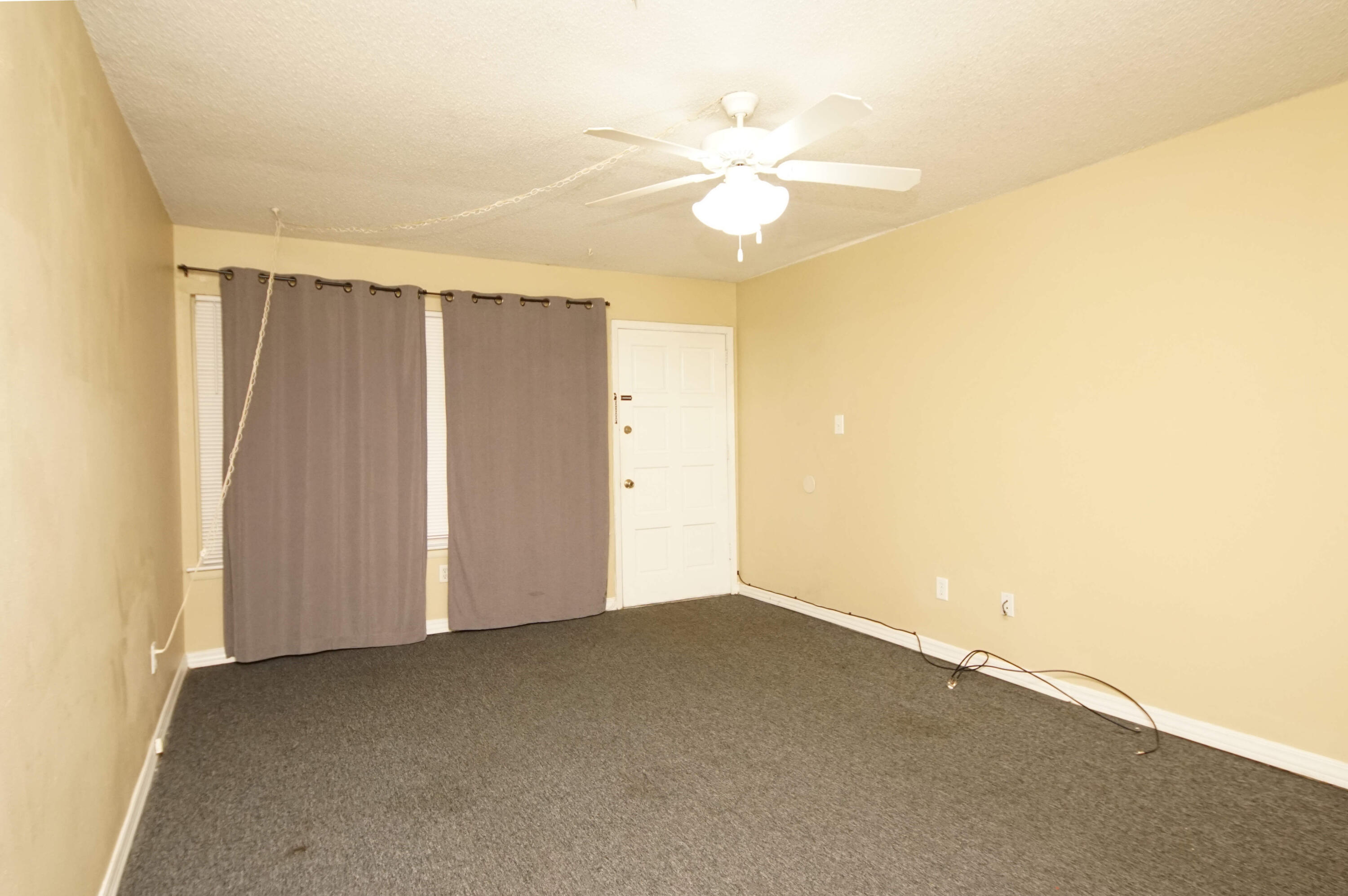 210 Pelham Road, Unit 219C Fort Walton Beach, FL 32547 - Photo 5 of 23 an empty room with a ceiling fan and a window