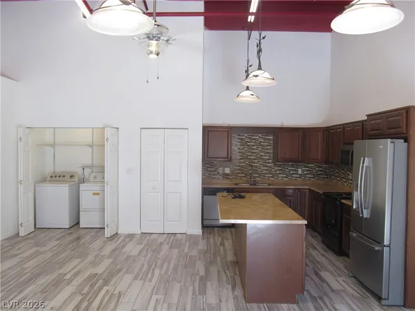 $2,500 | 7729 Maverick Street, Las Vegas, NV 89131