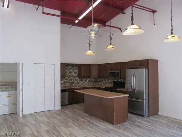 $2,500 | 7729 Maverick Street, Las Vegas, NV 89131