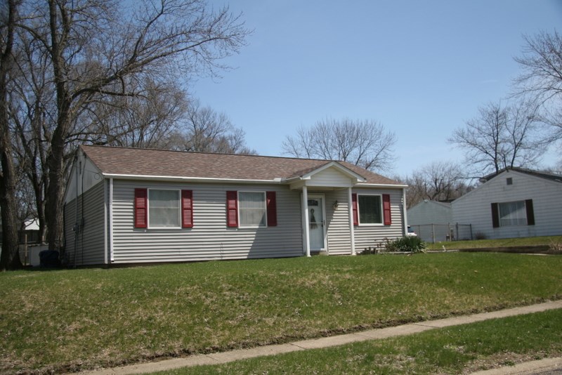 207 Algonquin Road Marquette Heights, IL 61554 - Photo 3 of 27 Gallery Image 3