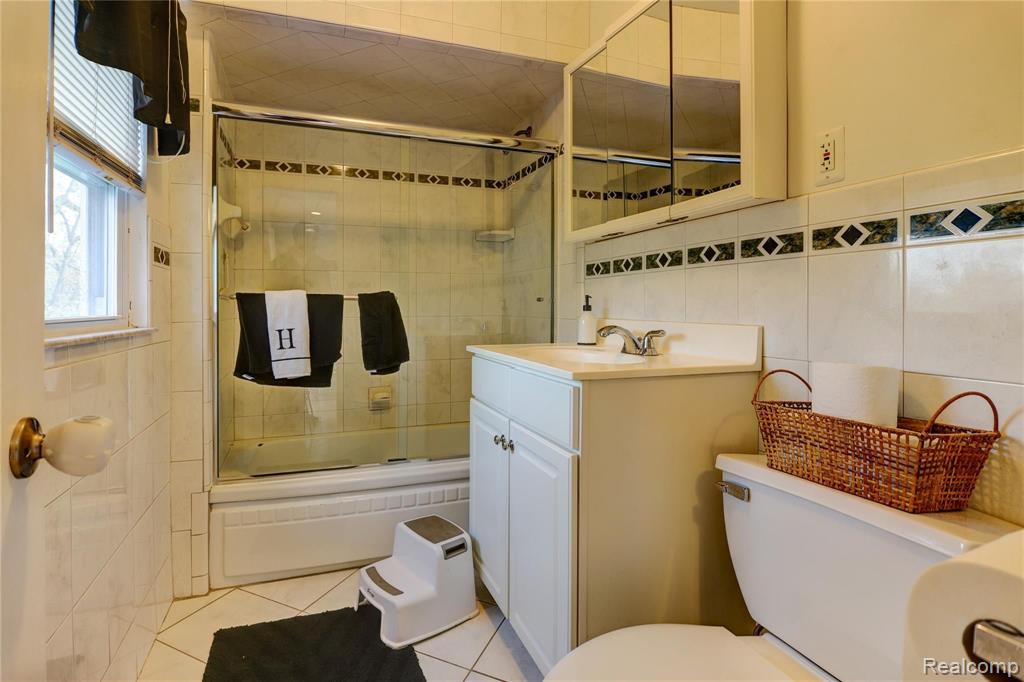 2525 Norton Lawn Rochester Hills, MI 48307 - Photo 17 of 29