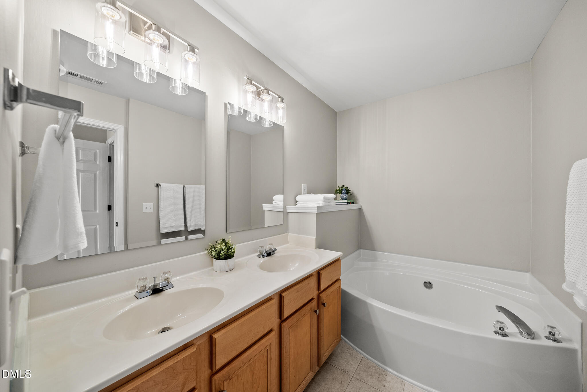 8306 Chimneycap Drive Raleigh, NC 27613 - Photo 23 of 30 24-DSC03364