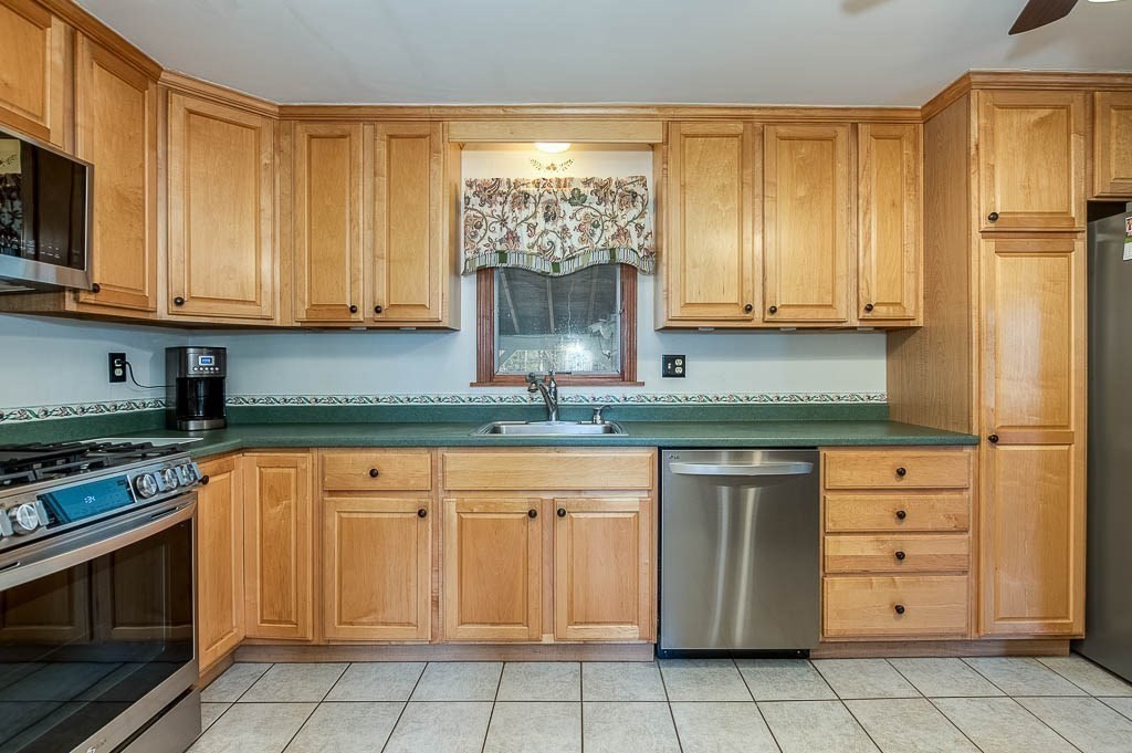 2 Colt Road Franklin, MA 02038 - Photo 10 of 31 Gallery Image 10