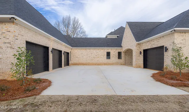 $1,025,000 | 197 Welchshire Drive, Madison, MS 39110