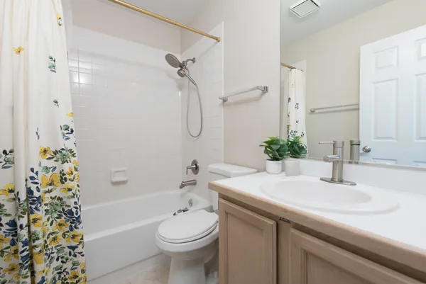 $299,900 | 36111 North New Bridge Court, Gurnee, IL 60031