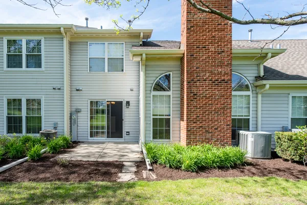 $299,900 | 36111 North New Bridge Court, Gurnee, IL 60031