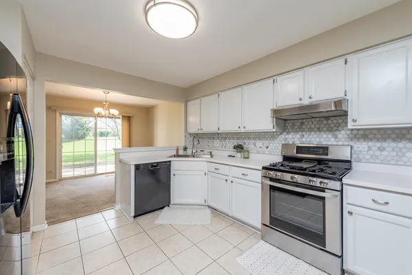 $299,900 | 36111 North New Bridge Court, Gurnee, IL 60031