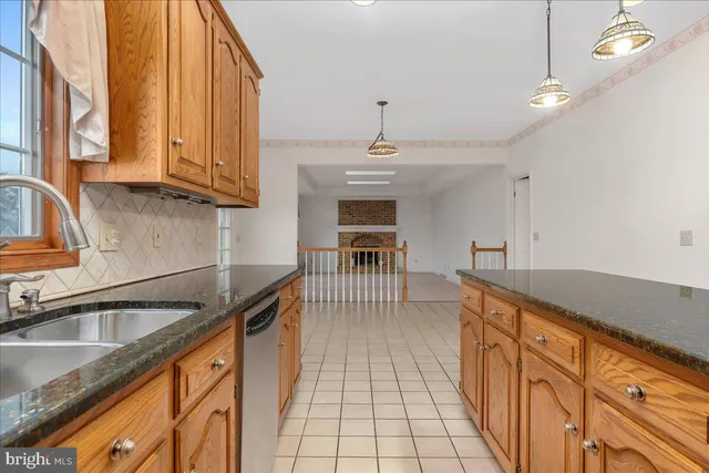 a view of livingroom with furniture