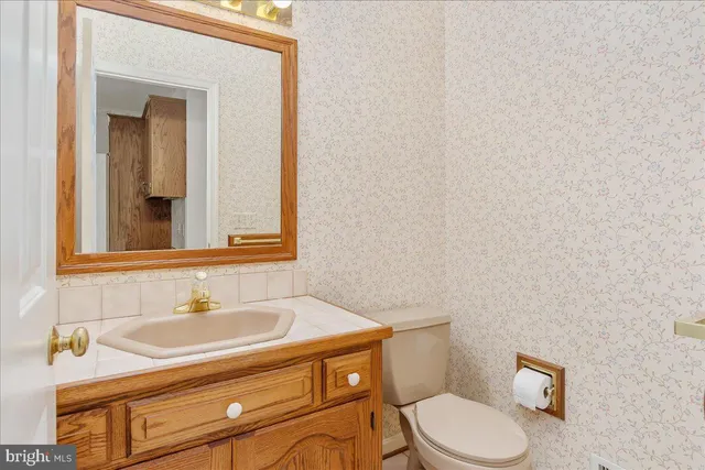 a view of a hallway with windows