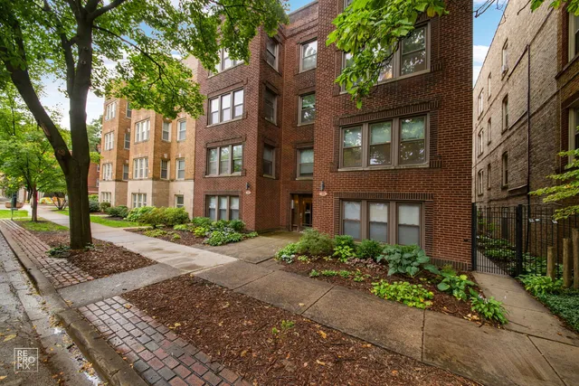 $2,095 | 109 Harrison Street, Unit 3W, Oak Park, IL 60304