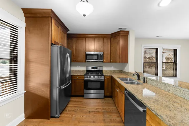 $2,095 | 109 Harrison Street, Unit 3W, Oak Park, IL 60304