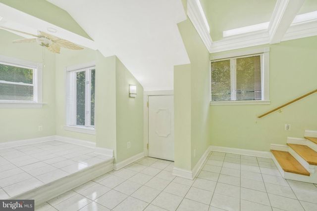 $600,000 | 4928 14th Street South, Arlington, VA 22204