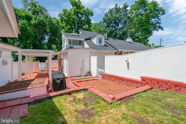 $600,000 | 4928 14th Street South, Arlington, VA 22204