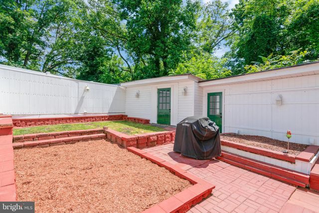 $600,000 | 4928 14th Street South, Arlington, VA 22204