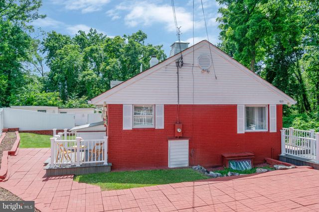 $600,000 | 4928 14th Street South, Arlington, VA 22204